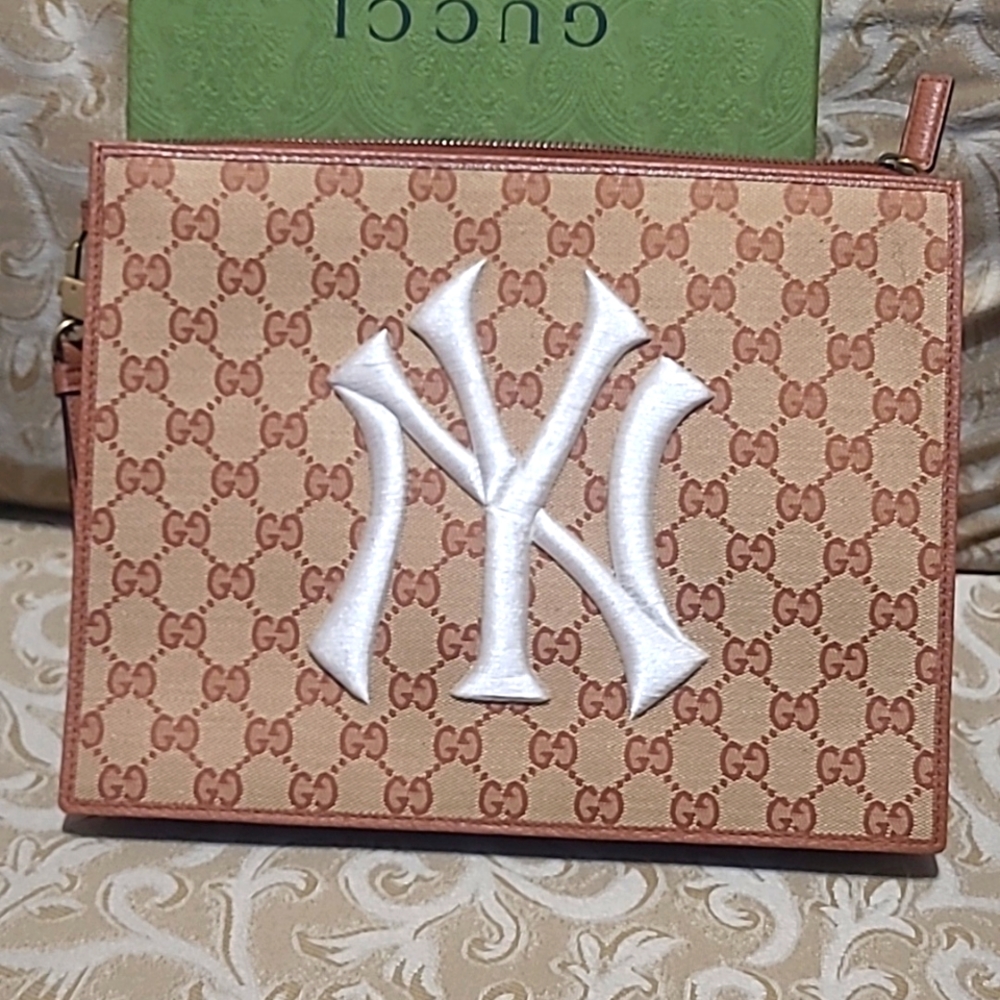 Gucci x MLB GG Conves NY Yankees Zip Clutch Authentic